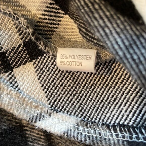 Plaid flannel Shacket - Picture 7 of 10